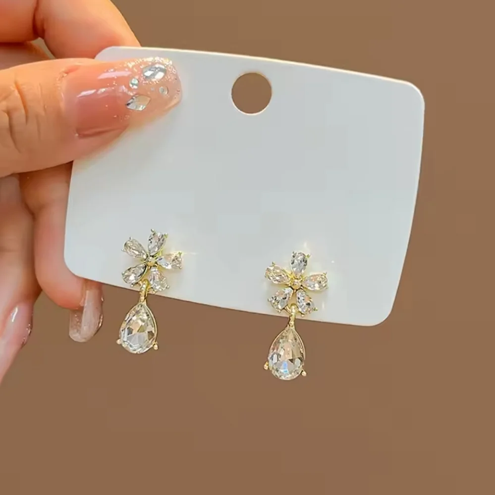 Gold Sparkling Flower Earrings